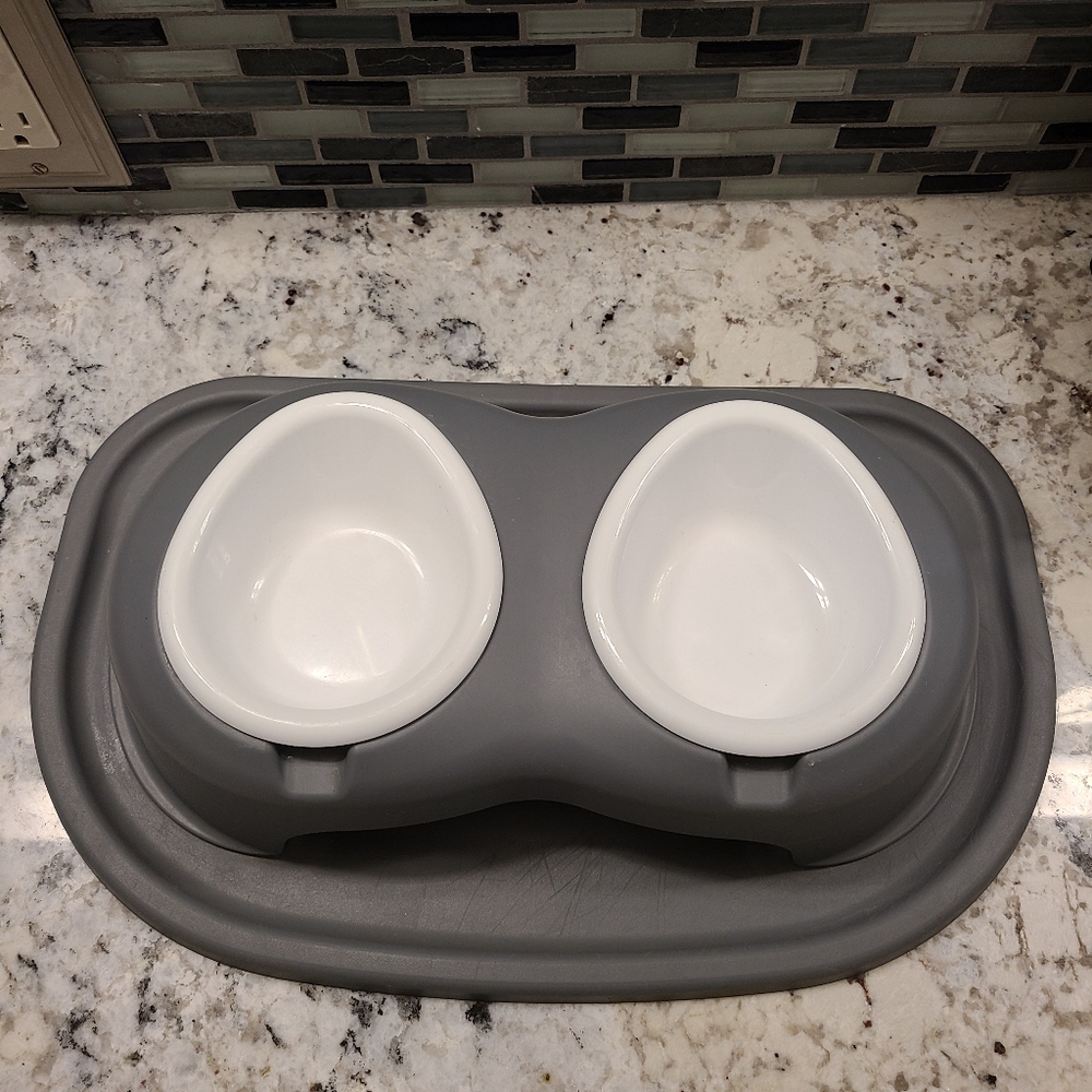 WeatherTech Elevated Pet Feeding System